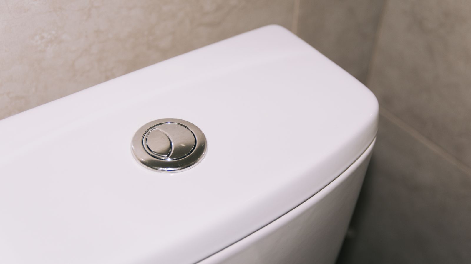 Cisterna de inodoro moderna con botón de doble descarga